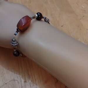 Women's stretchy beaded bracelet